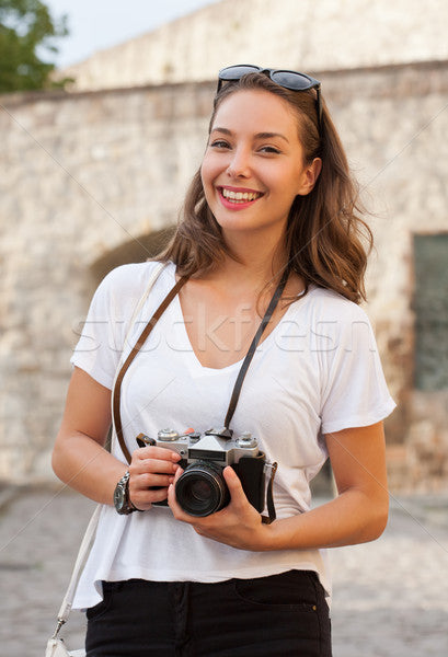 files/6255119_stock-photo-young-woman-taking-photos.jpg